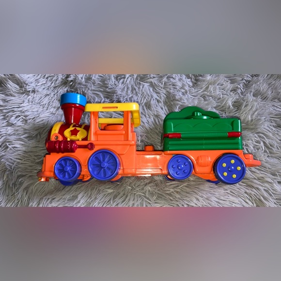Fisher Price ‘04 Peek a Boo Blocks Train, + 5 Little People + 1998 Circus Train - Picture 6 of 7
